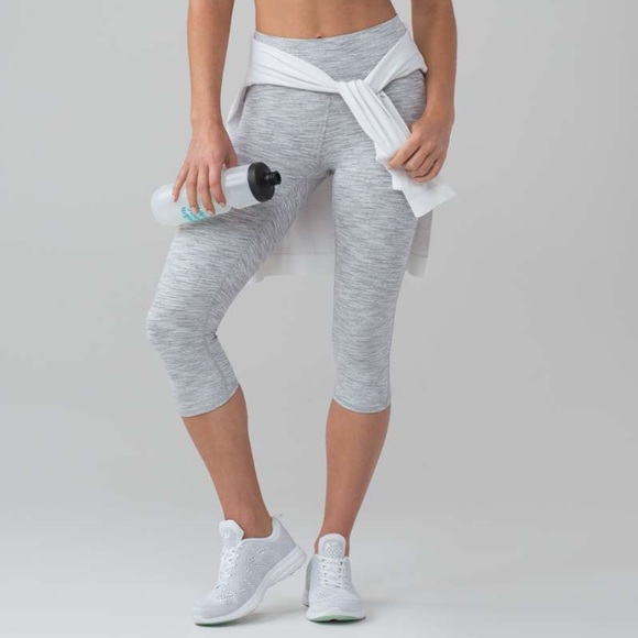 Lululemon Train Times Crop (17") Wee Are From Space Ice Grey Alpine White size 4 - Picture 2 of 8